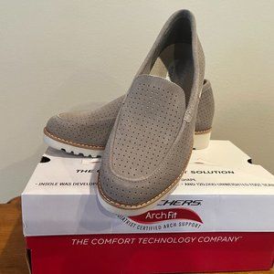 Skechers Marlie Arch Fit Suede Loafers - NWOT - Size 8